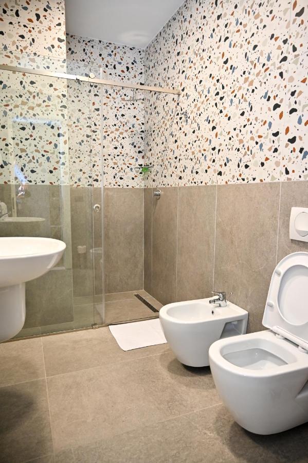 Hotel Vino Durres Bagian luar foto