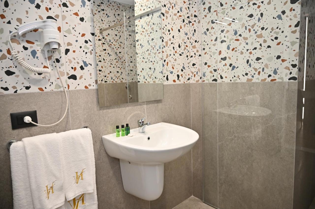 Hotel Vino Durres Bagian luar foto