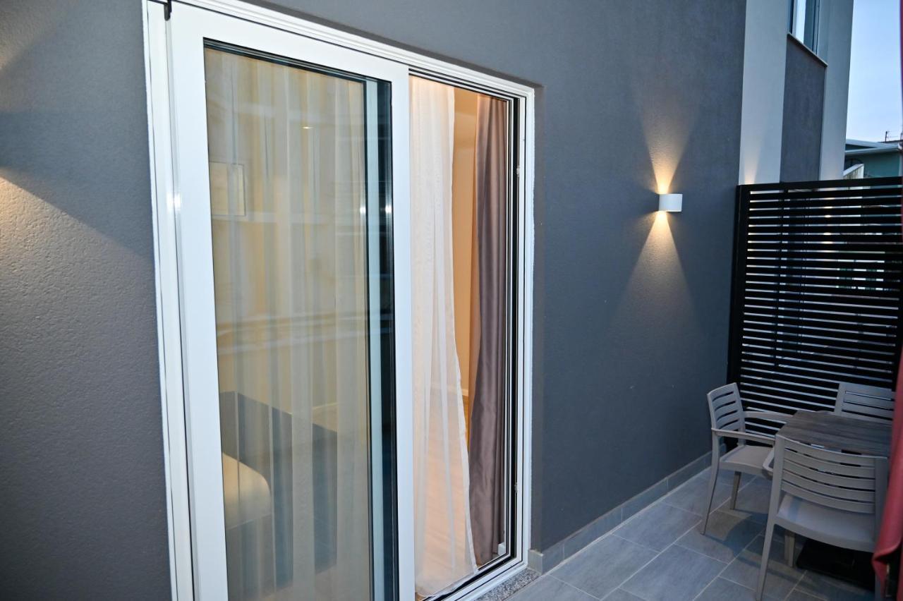 Hotel Vino Durres Bagian luar foto