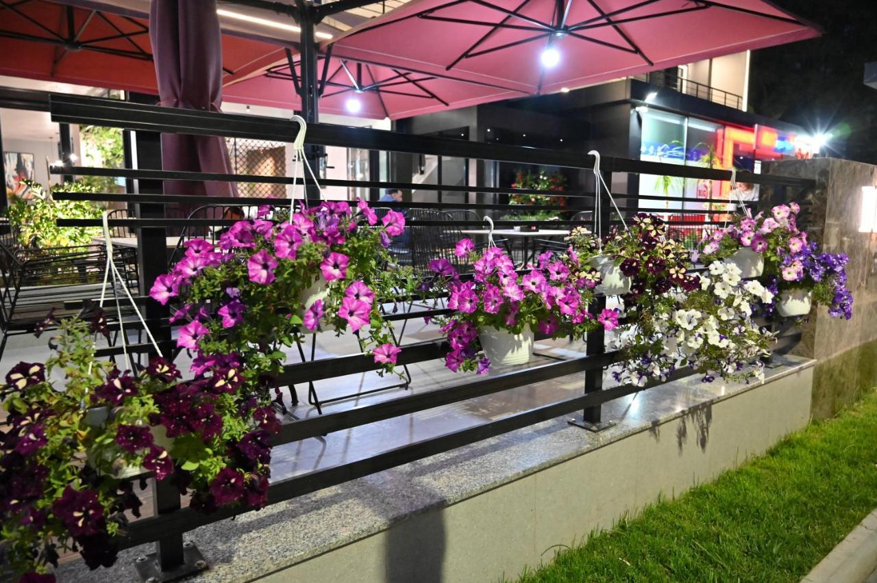 Hotel Vino Durres Bagian luar foto